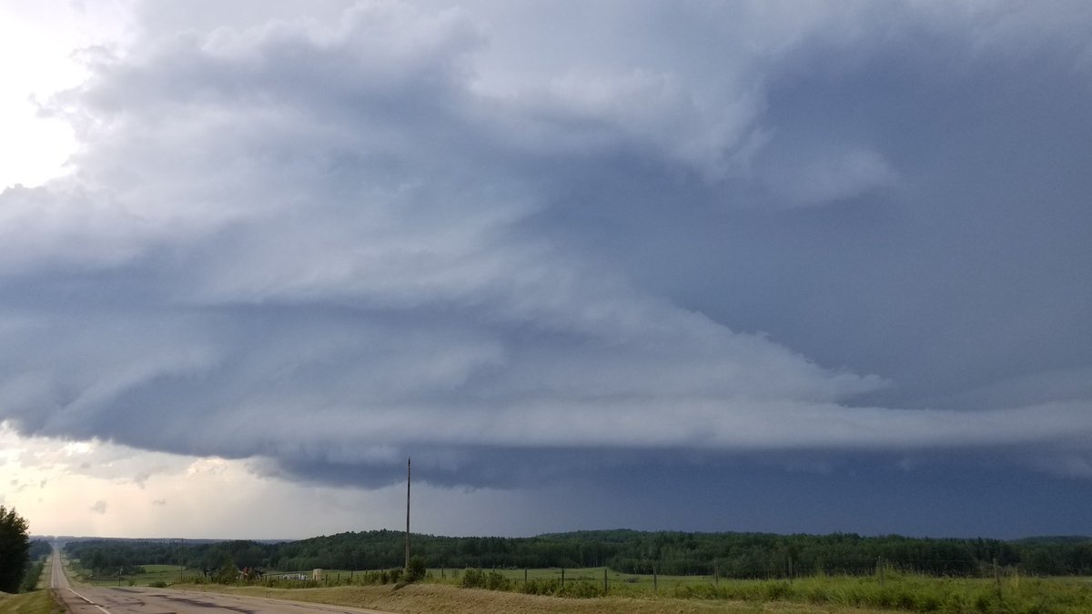lightningmanAB's tweet photo. Watching beast #abstrom from Twp RD 500 and range road 50 looking WNW. 6:04pm https://t.co/IQhj3Qpykg
