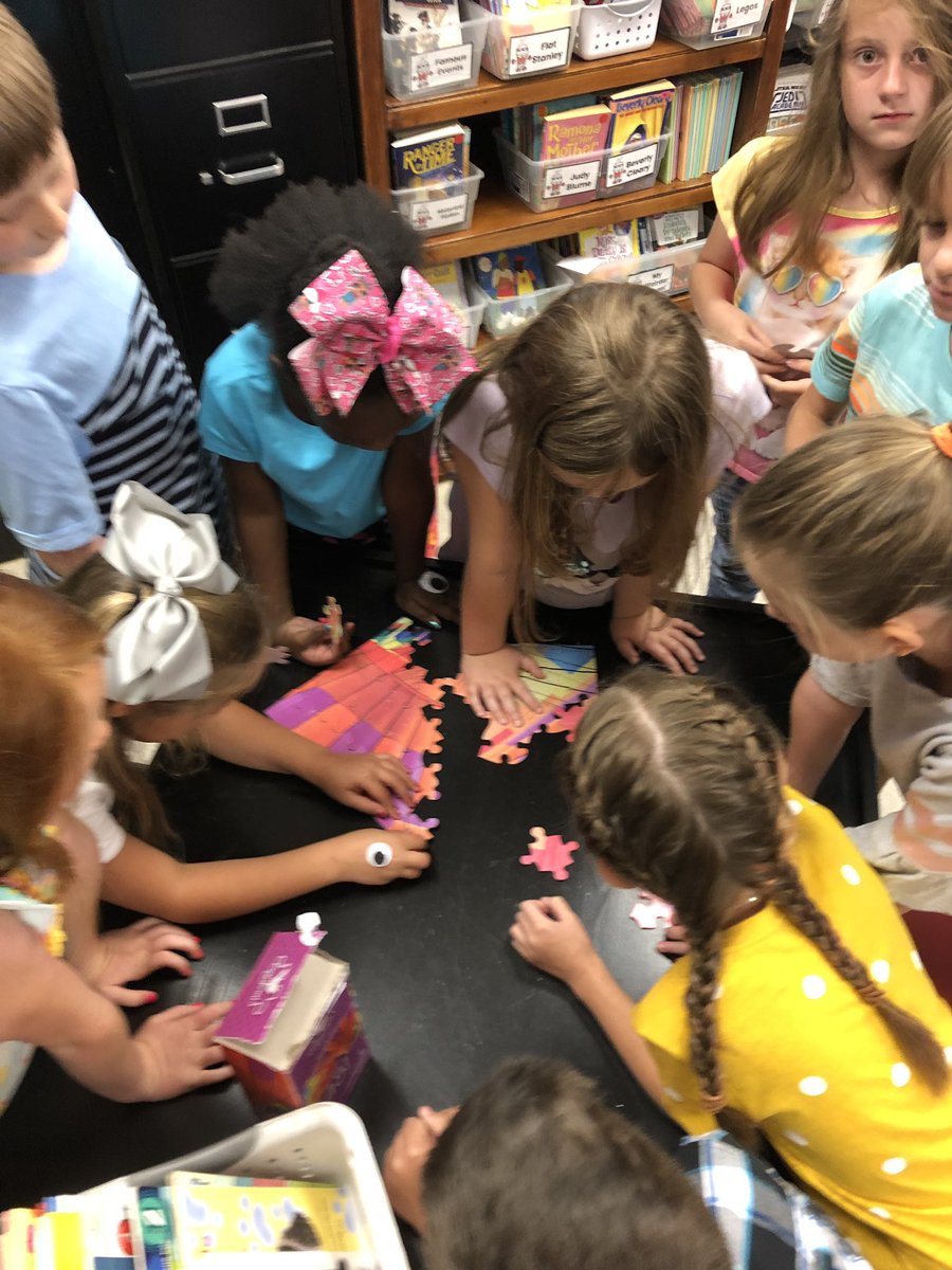 msbeckysclass's tweet photo. I sent all my new students a piece to a puzzle with a note that said they were the missing piece to our puzzle. They brought it to school the first day and we put the puzzle together! They loved it! #cookingupsuccess #Back2School2019 https://t.co/ncpzvSbGEA