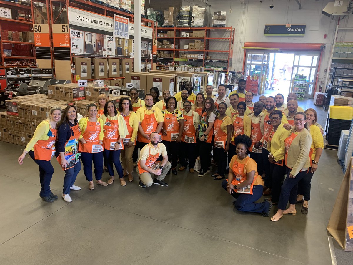 tabathaVR1018's tweet photo. This was a day to remember forever✨ @sherryyaskin @BejnaJim @JahnJoyce @HomeDepotSteph  Thank you for visiting us at 🤩1️⃣2️⃣2️⃣0️⃣. Your inspirational  words have taught me to always push my self and the courage to continue is what counts. 💫 @SL_leighton @Jayhuertas26 @hi_malone https://t.co/yVP1Tbbglx
