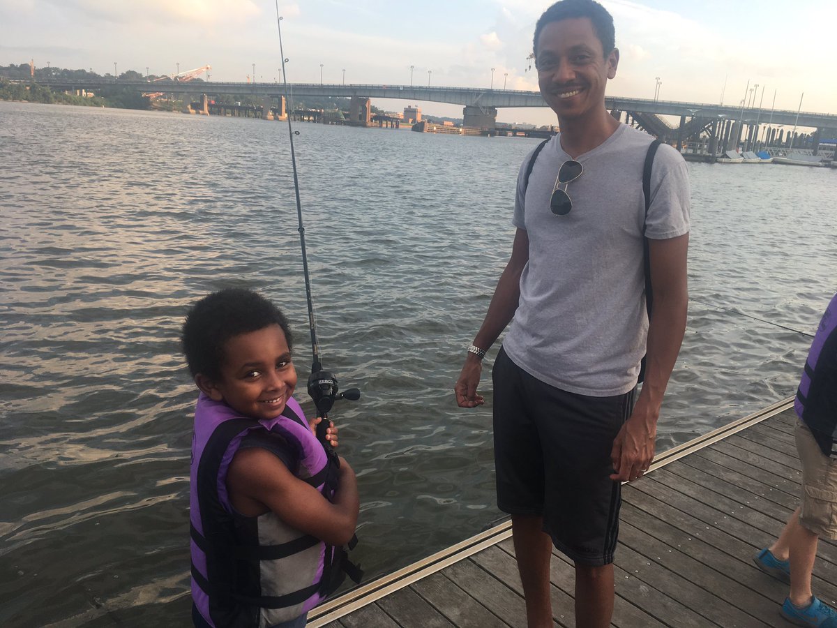AnacostiaRrkper's tweet photo. We got a beautiful evening tonight for #FridayNightFishing! Three more nights, 5-8pm. #ComeToTheRiver @AnacostiaRrkper @EarthCC @CapitolRvrFront @YardsParkDC @Dock79DC @AllPurposeDC @restaurantchloe @WaterkeepersCP @Waterkeeper #SwimmableFishable @WTOP @WTOPFreebies @wamu885 https://t.co/s4xMRPNHl1
