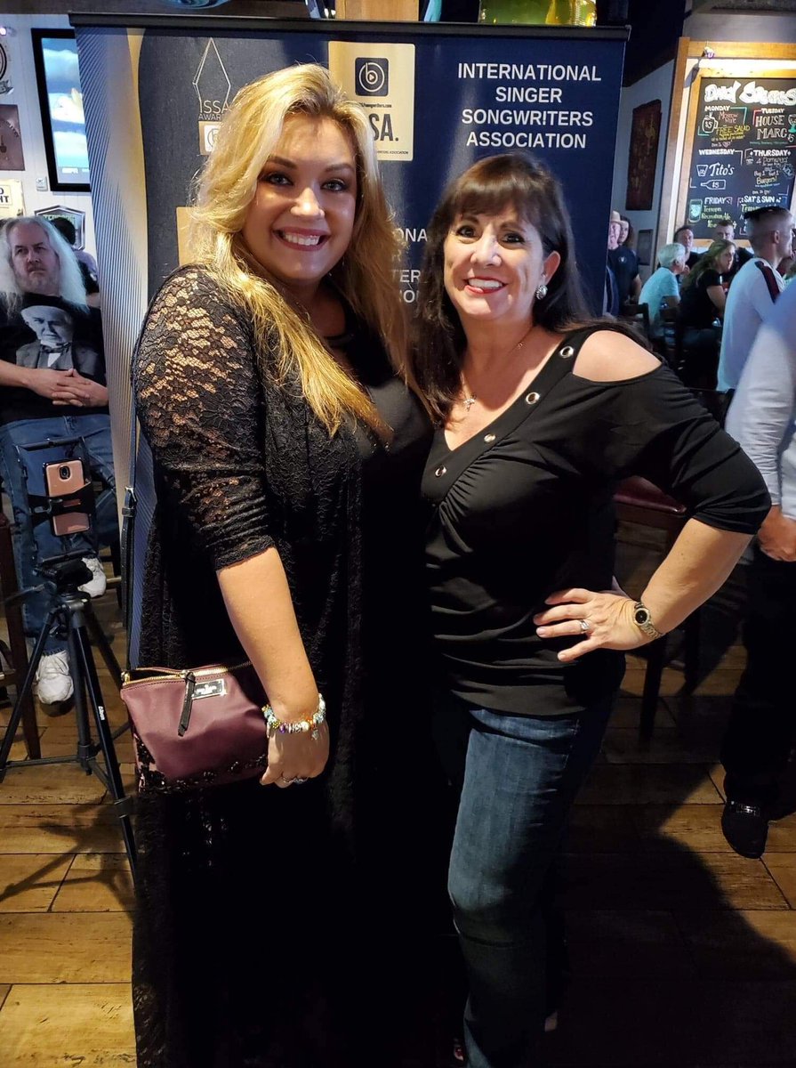 JenniferMlottNs's tweet photo. @AssocIntl 
@JenniferMlott with @TamanieDove 
#issaawards https://t.co/PkHbidzalj