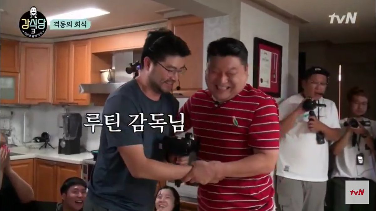 Cerealisa's tweet photo. Finally, routine cameraman-nim 😂 #KangKitchen3 https://t.co/V0K4lS72eO