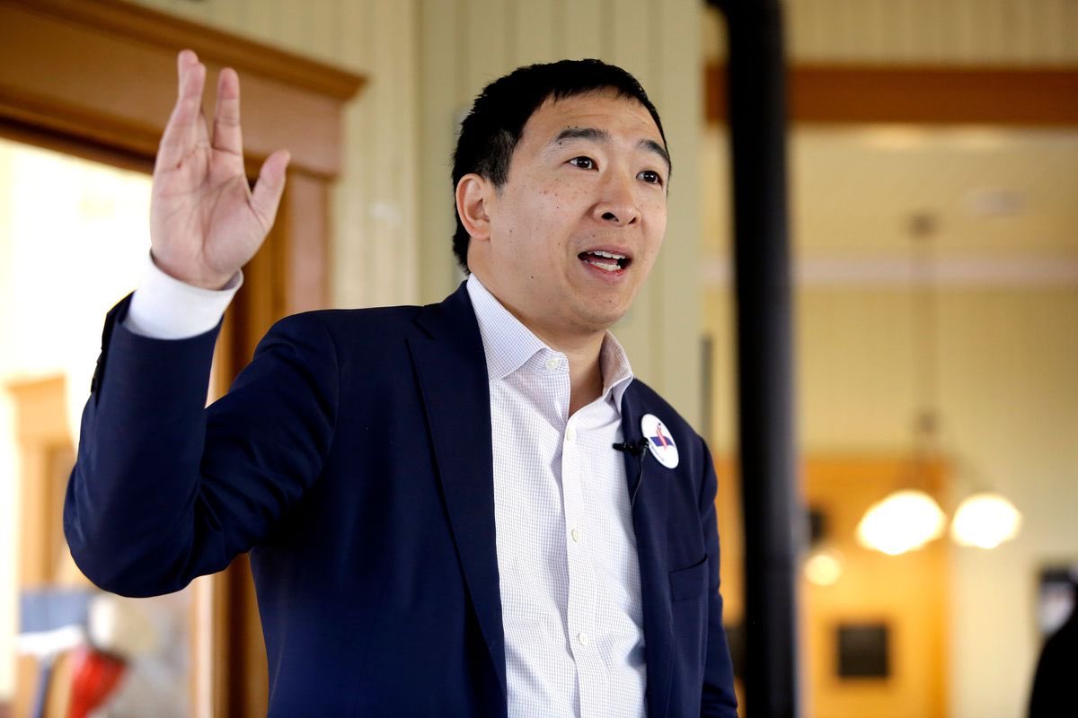 _allimsayingis's tweet photo. #DemDebates2 #DemDebates
Moderator: Raise your hand if you've ever been personally victimized by men's neckwear
Andrew Yang: https://t.co/ITjNybQPrt