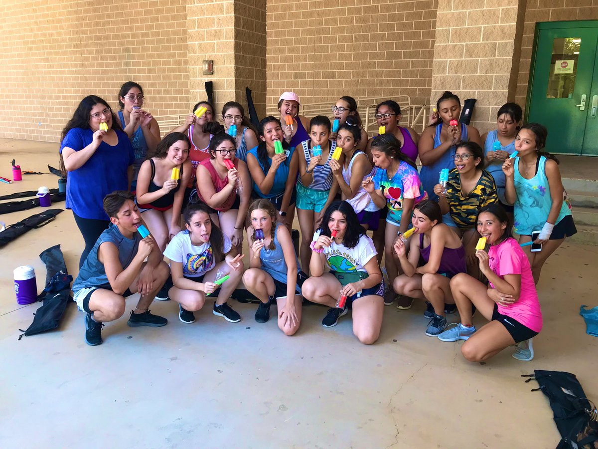 earlwarrenhscg's tweet photo. Thank You To Our Director & Captain For Our Popsicle Break 💜 #earlwarren #colorguard #codeofthewarrior https://t.co/sGnTJLqE2W