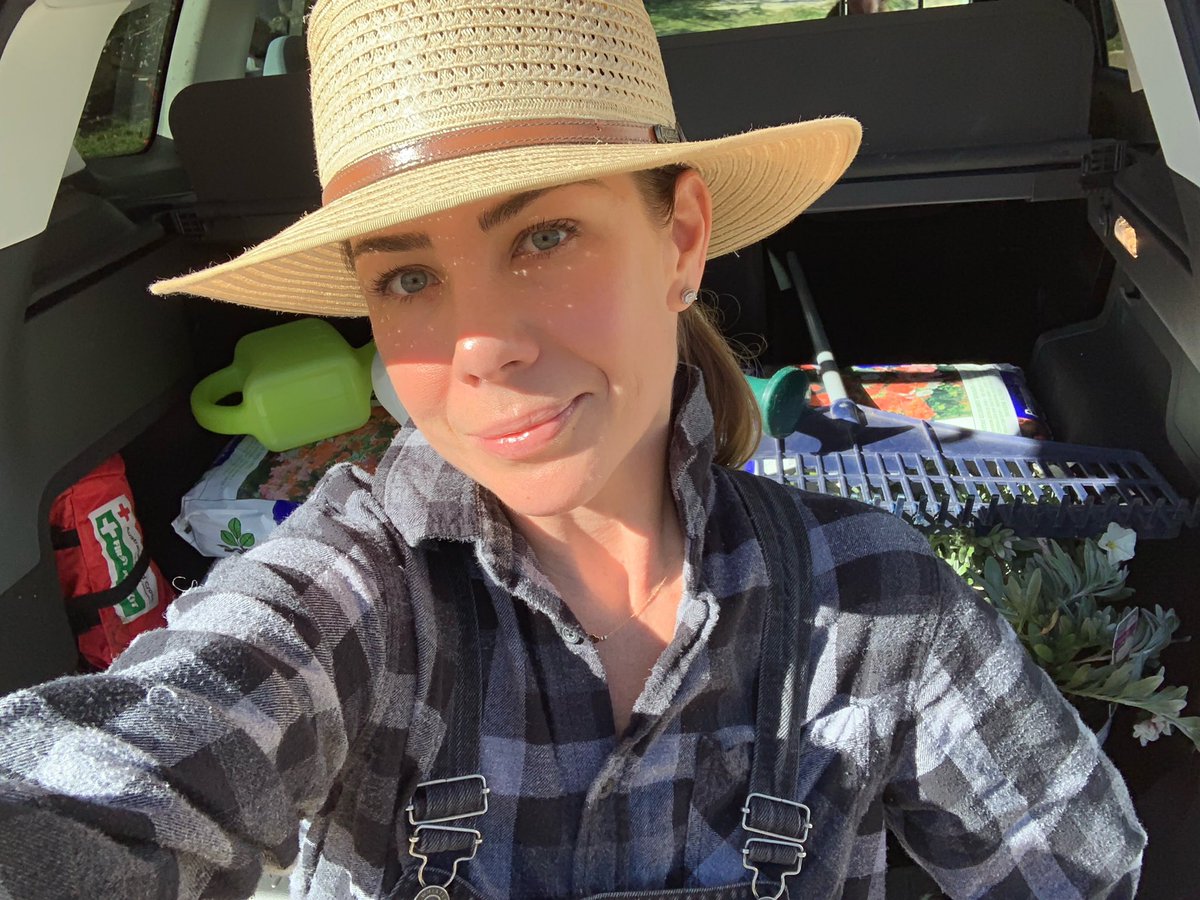 So.. It might have extra space for families but that also means extra space for work in the garden.. If you need me, you know where I’ll be this weekend! <a href="/FordAustralia/">Ford Australia</a> 🍁🍂🚙☀️🏡🌳🍂🍂🍂 #happysaturday #fordescape #extraspace #work #play #ad