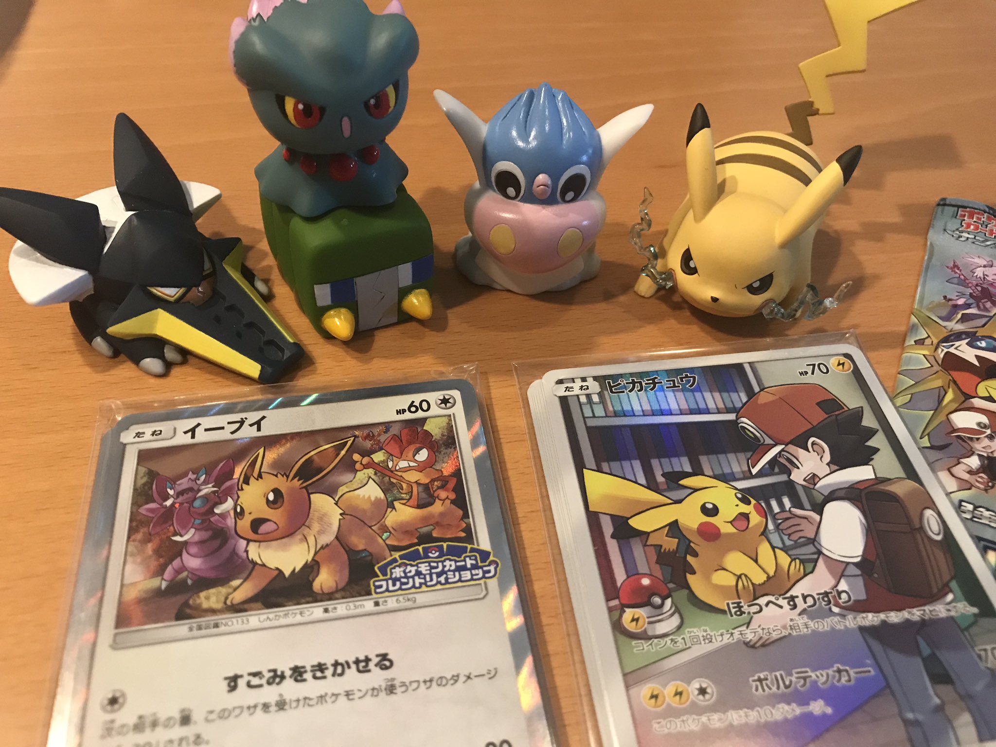 ありがひとし Arigahitoshi 在 Twitter 上 ポケモンカードゲーム フレンドリィショップのプロモカード イーブイ と 拡張パック ドリームリーグ のchr ピカチュウ を描かせていただきましたよー T Co Rlkmkv2bny Twitter