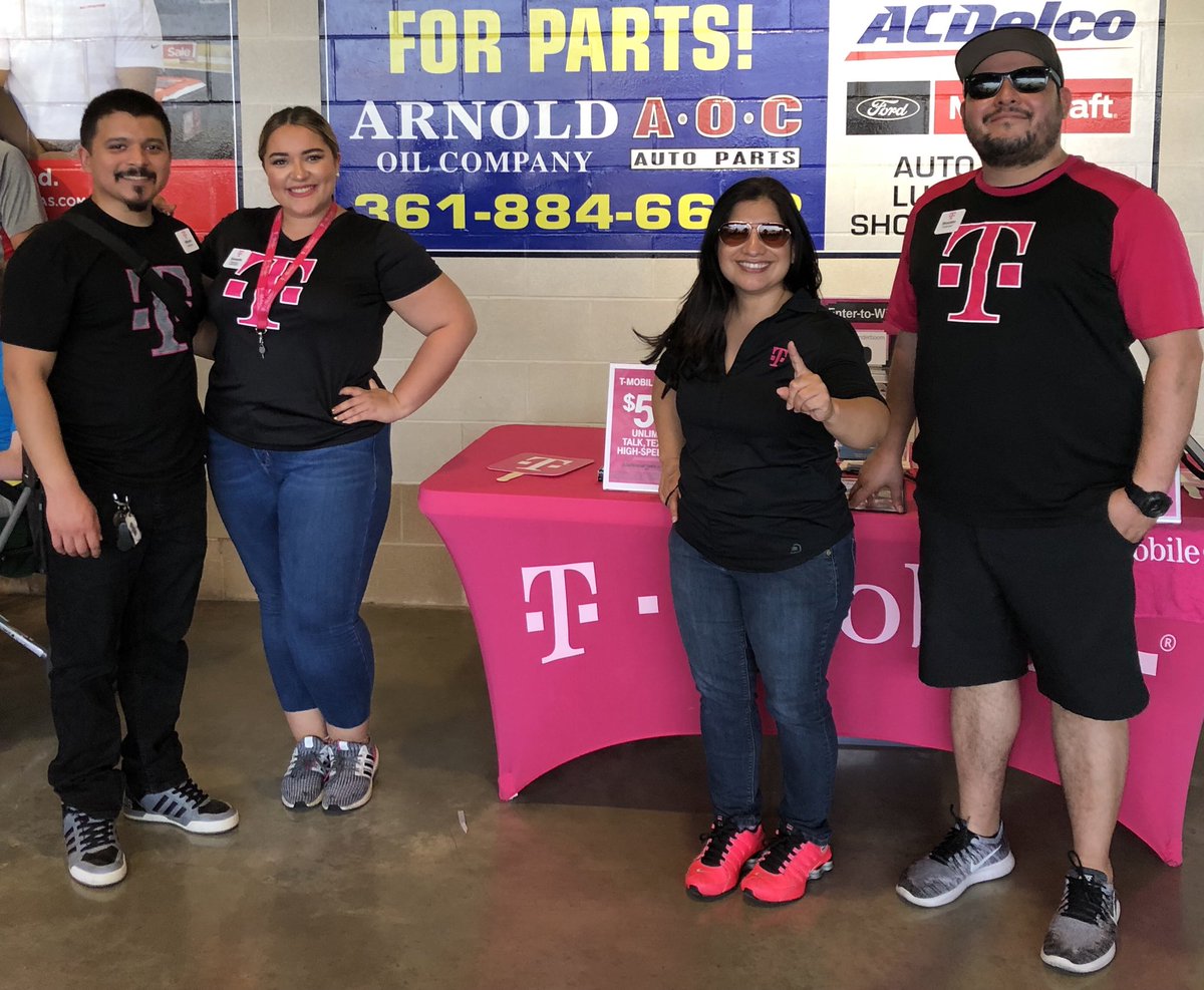 rubyann2016's tweet photo. T-Mobile @ the Hooks! https://t.co/y6UwQn7doj