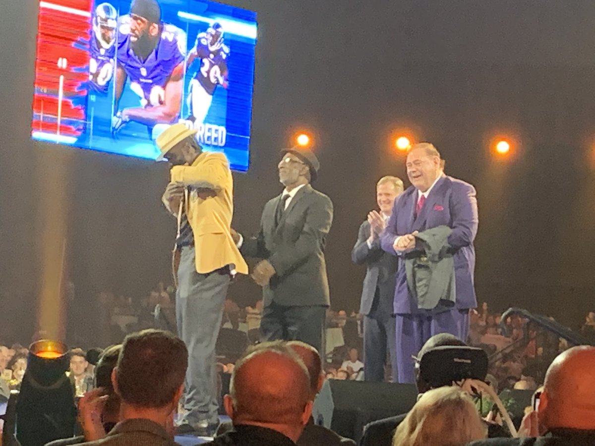 QuantCoach's tweet photo. #Ravens Ed Reed gets Gold Jacket.
#GoldJacketDinner https://t.co/mfv96LbuQ7