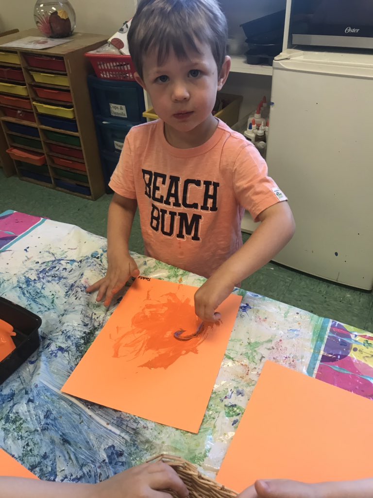 TheCLSSC's tweet photo. The campers also created process art by painting with feathers on orange paper! #summercamp #orange #colorweek @TheCampusSchool https://t.co/xHHch2GHNu