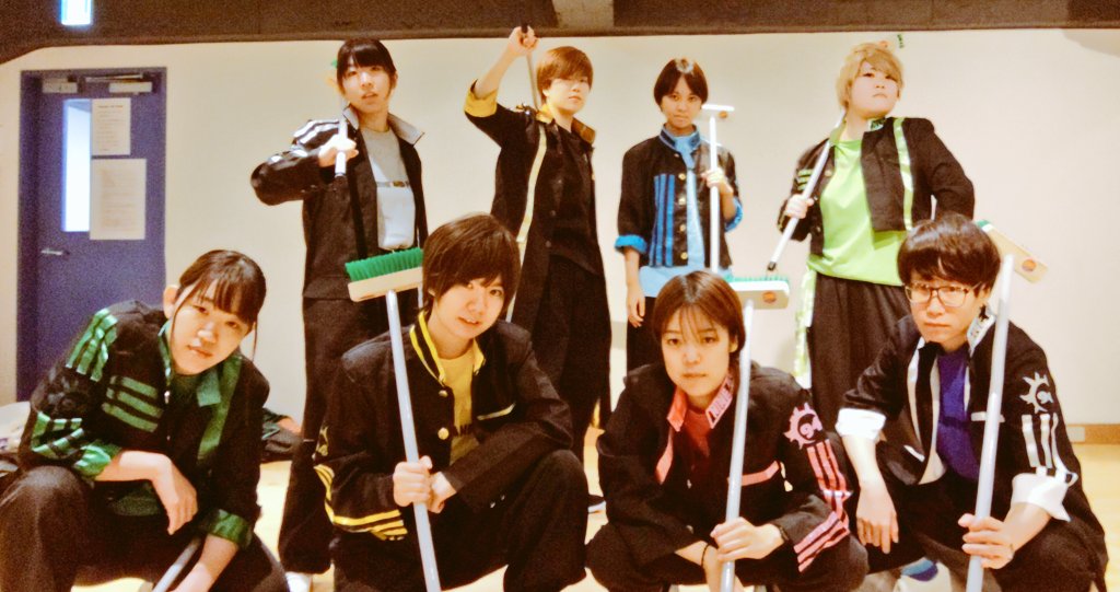 NINEANDFOURinfo's tweet photo. 本日も94は深夜練でした～✨
今日はつーじーお休みです🙇‍♀️
あれを使って初めての練習🧹
苦戦しましたが、だいぶカッコよく扱えるようになったかな？？？(笑)
取り合いにならないように今日はお名前書きました📛
毎回踊る度にバタンキューしちゃうアゲアゲソングです(笑)
まだまだご予約お待ちしてます！ https://t.co/eM0NOJNj18