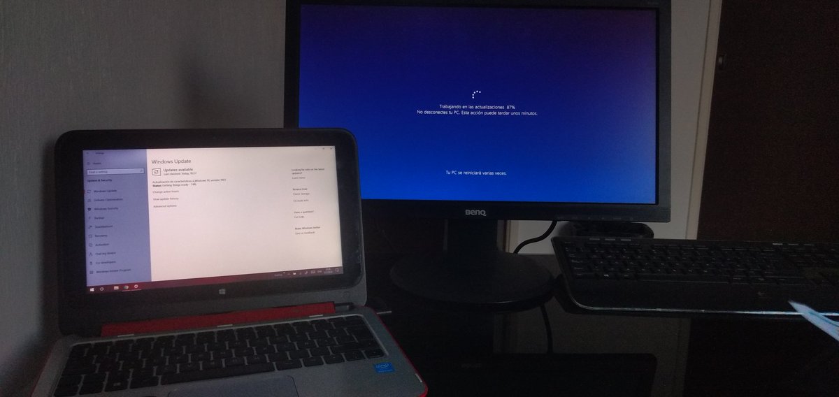 MARIO_MORA_'s tweet image. Resulta que las dos tienen opción a la actualización de #Windows10 #Versión1903 

Así que estoy actualizando ambas 😬