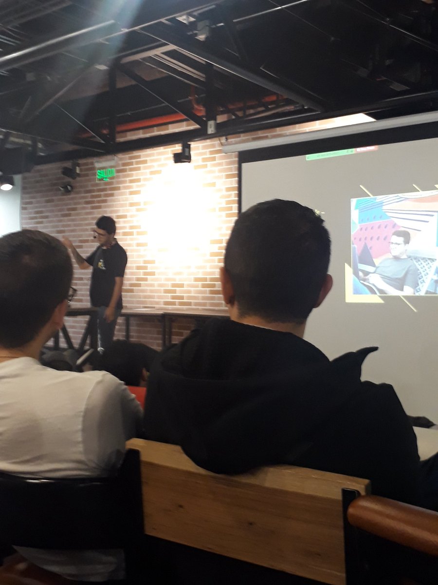 CamiOs6's tweet image. @khriztianmoreno hablando de #JAMstack en la #JsWeek de Globant