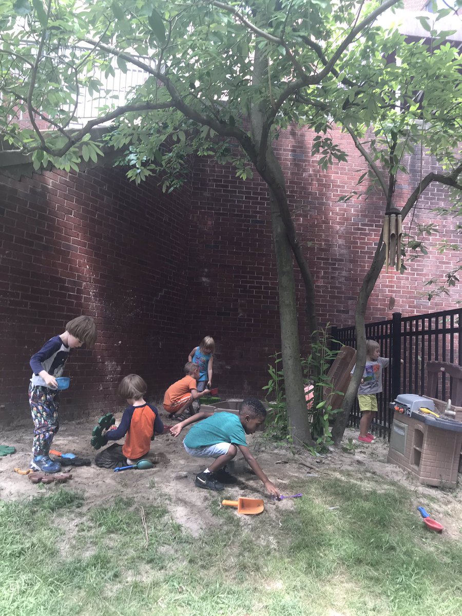 TheCLSSC's tweet photo. Today we had another beautiful day playing outside at the ELC playground! #summercamp #summer @TheCampusSchool https://t.co/XKKdrYMWwG