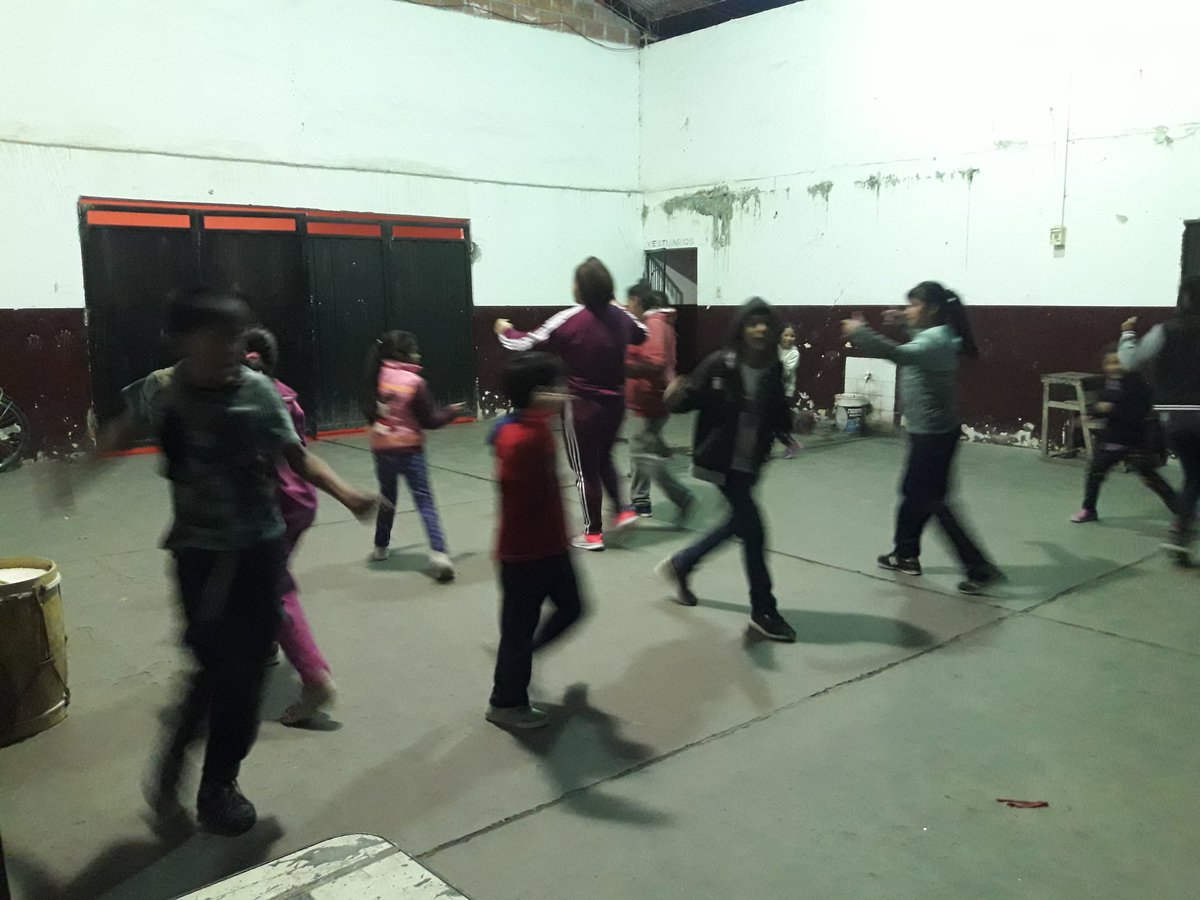 #ArteYMovimientoATR 
Playón Educativo Villa Costanera 
Taller de Folklore 
<a href="/fguillesaavedra/">GUILLERMO SAAVEDRA</a> <a href="/juancarlosvilc/">Juan Carlos Vilca.</a> <a href="/artydance23/">Gilda Rodríguez</a> <a href="/patriciapinasco/">Patricia Pinasco</a>