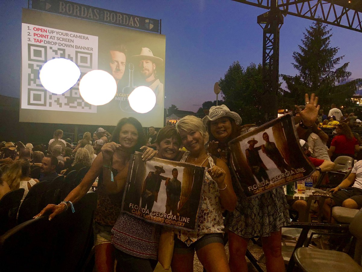 GoFlytes's tweet image. Y’all are too cute 💕 @FLAGALine #fgl #goflytes #floridageorgialine