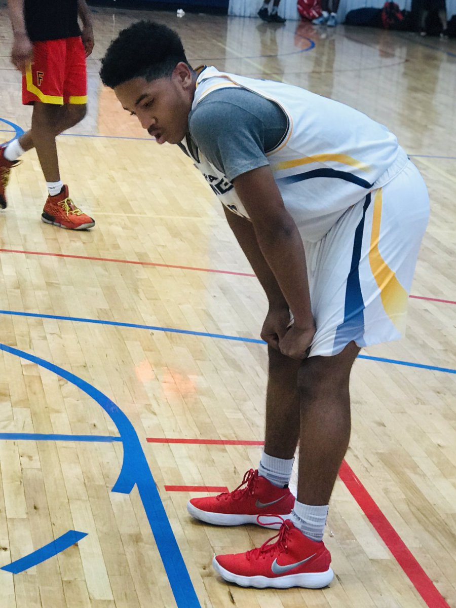Unit1HoopSource's tweet photo. Coach Lock over at Trinity International has a player coming in, that has good on ball skills. 2020 5’9 PG Dominique Daniel jr will fit right in at Trinity. Very crafty ball handler who can get in the lane. #MediaCoverage2019 #BasketballNews @thefantastic40 @SimplyFunBball https://t.co/BceFnbqIBU