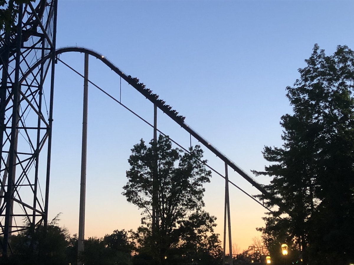 BuckeyeCoaster's tweet photo. Diamondback @ Dusk! @KingsIslandPR #kidiamondback #kingsisland https://t.co/wUSsSed1H7
