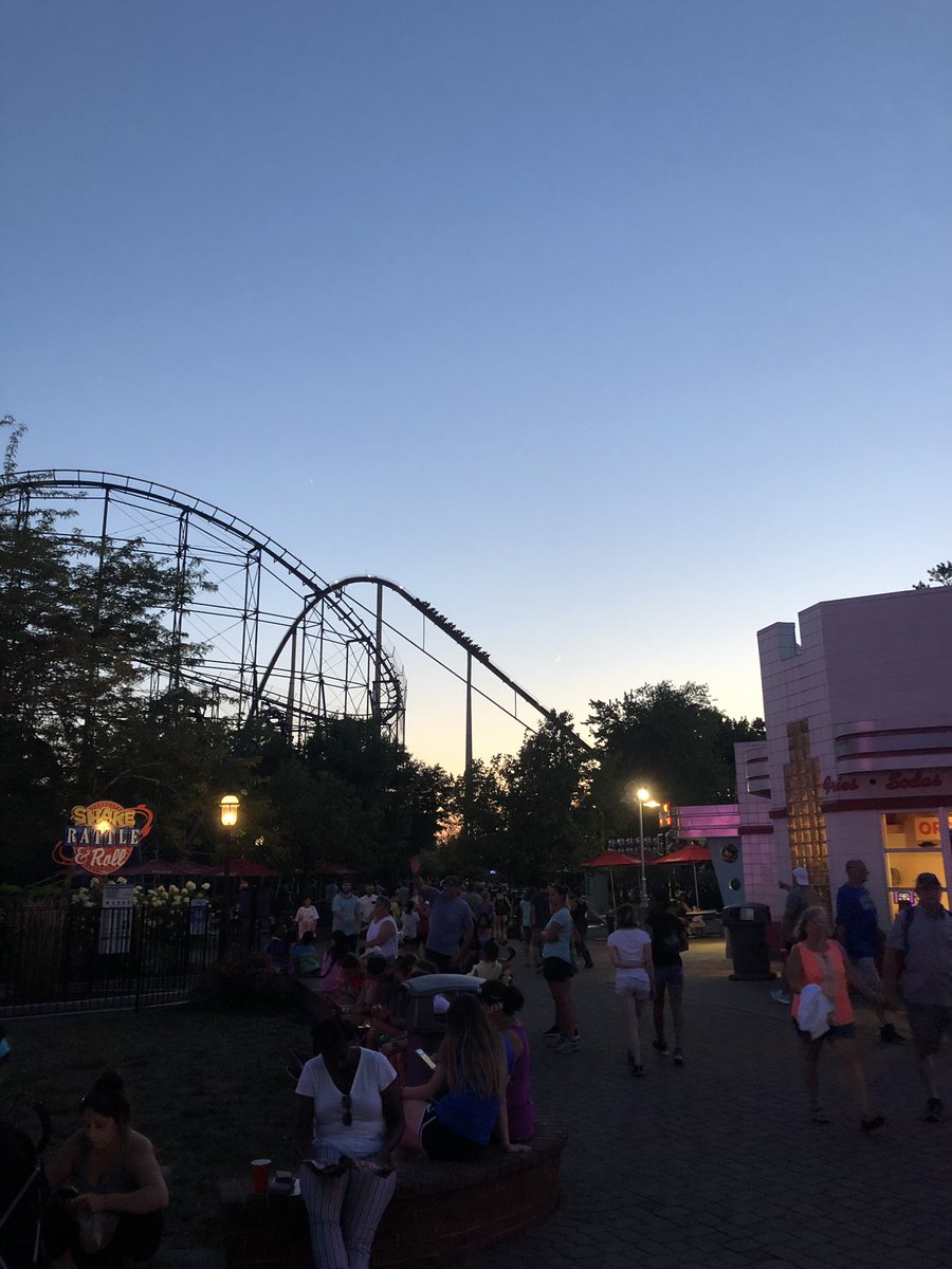 BuckeyeCoaster's tweet photo. Diamondback @ Dusk! @KingsIslandPR #kidiamondback #kingsisland https://t.co/wUSsSed1H7