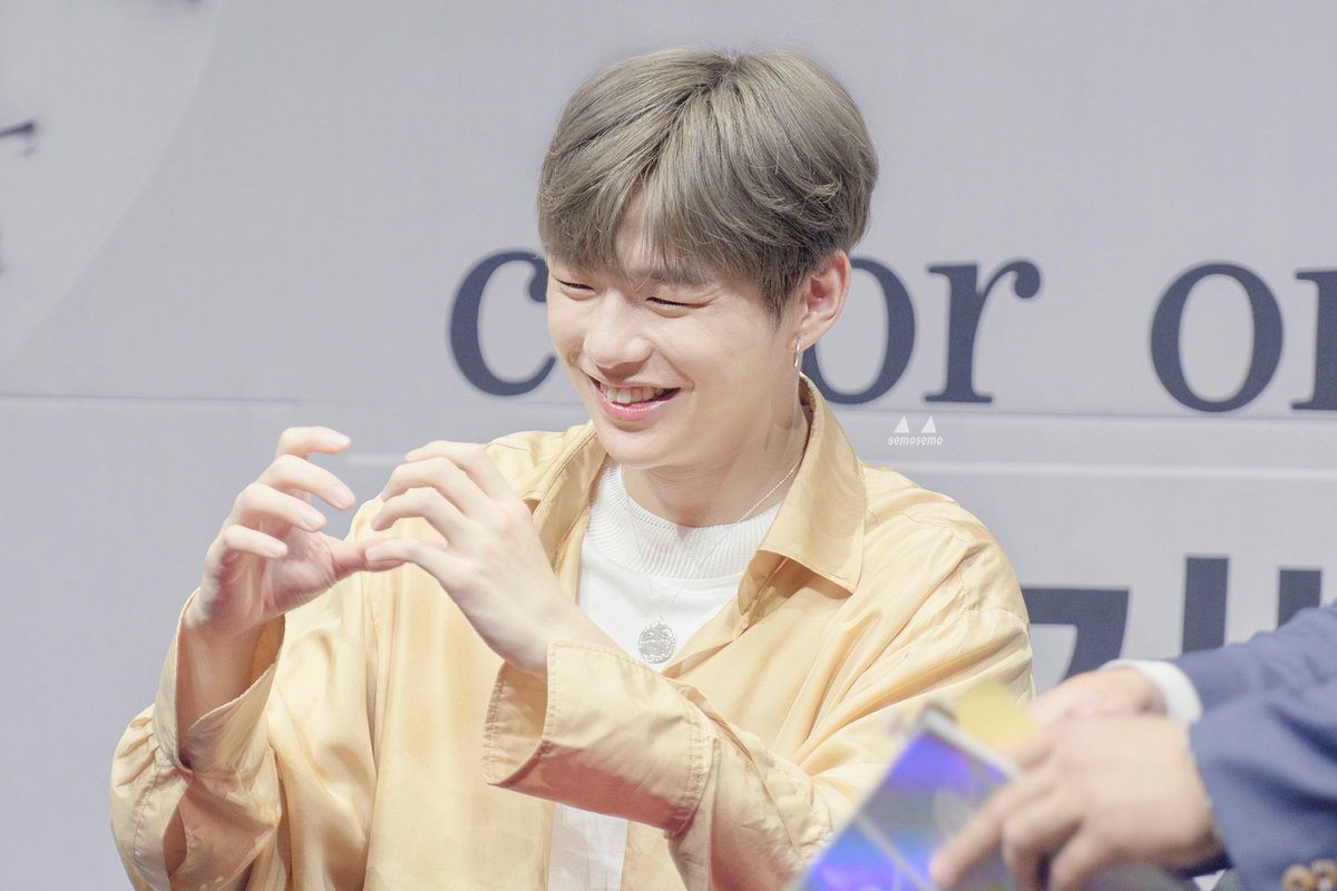 semosemo961210's tweet photo. 190801 부산 팬싸
아련하트 + 마카롱 + 입동굴
삼위일체😭
#강다니엘 #KangDaniel #姜丹尼尔 #カンダニエル #คังแดเนียล #КангДаниэль #كانغ_دانييل https://t.co/n3PF6i7unH