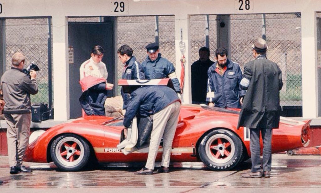 BCJr's tweet photo. #FordFriday!🍻✨😔😒✌
#Ford #F3L #P68 #AlanMannRacing
#OldSchoolRacing winless Beauty!👌
@HistoricRacer @VintageLegends
@Bertieschip @vividcloudofwat
@DP_Grouch @markrhysdavies
@dave_espley @jim_knipe @sbmktg
@lcbernalo @PFSClassics @ItaliAuto
@FAFBulldog @LienhardRacing 🏁🏆 https://t.co/xgH2a5vovn