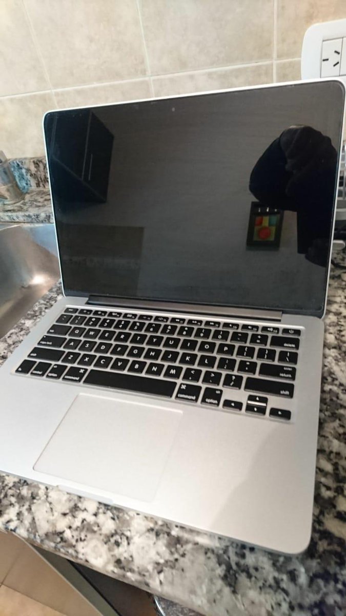 Mi novia se encontro esto en el tren urquiza hoy a la tarde y esta buscando al dueño, ayudenme a compartir.