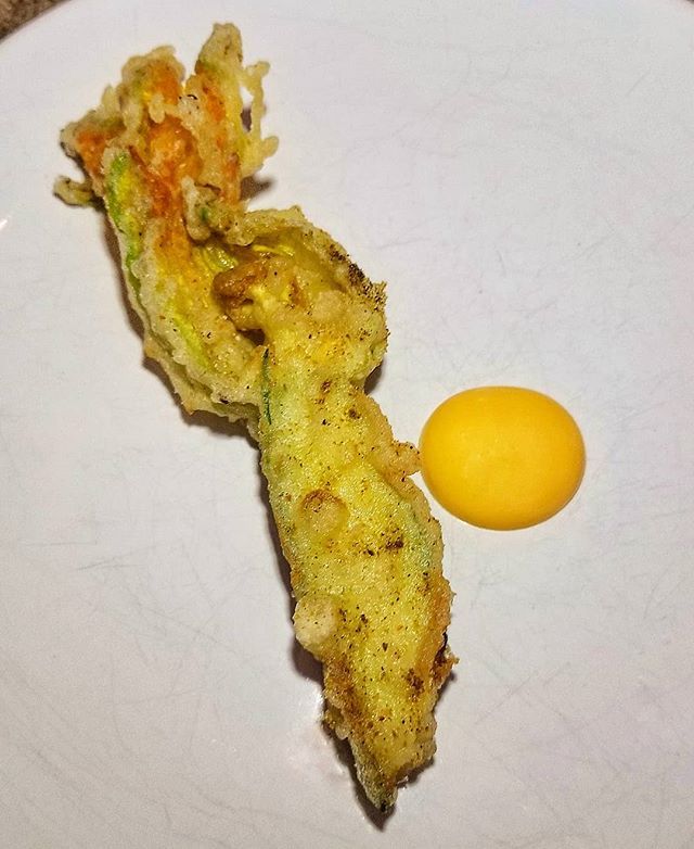 desiredtastes's tweet photo. A perfectly Fried #CourgetteFlower with the Freshest #Mayo ever at @edfoodstudio π΅πHappy #FRYday!
--
#SquashBlossom #Crispy #Fried #Mayonnaise #Food #Foodie #Travel #Instafood #FoodPorn #Foodgasm #Foodstagram #EdinburghFoodStudio #Edinburgh #Scotland⦠https://t.co/UrDbAfPmZS https://t.co/O35gVqtJif