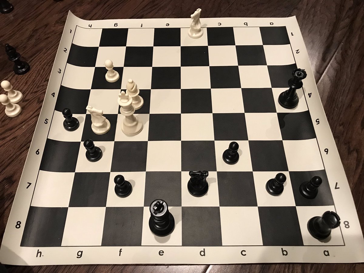 ErickOnTheWeb's tweet photo. This is the craziest #Checkmate I’ve seen in a long time... https://t.co/1n4I26eqyS