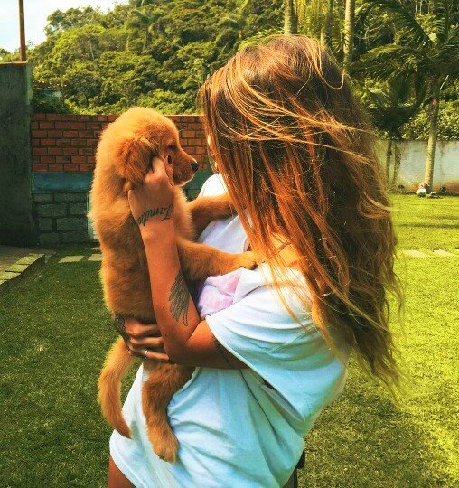 Милые отношения. Собака зима эстетика. Фотосессия пара с собакой. Пара с собакой. Пара с собакой.