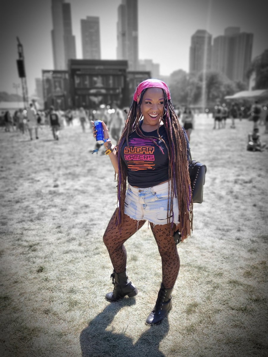 sugargamer's tweet photo. Having fun at #RedBullOutPost with @nikkiLynette playing games we love and watching #ninja be awesome at #fortnite #RedBullMusic #RedBullGames #RedBullEsports #GivesYouWings #sugargamers https://t.co/LdIi6HtM4B