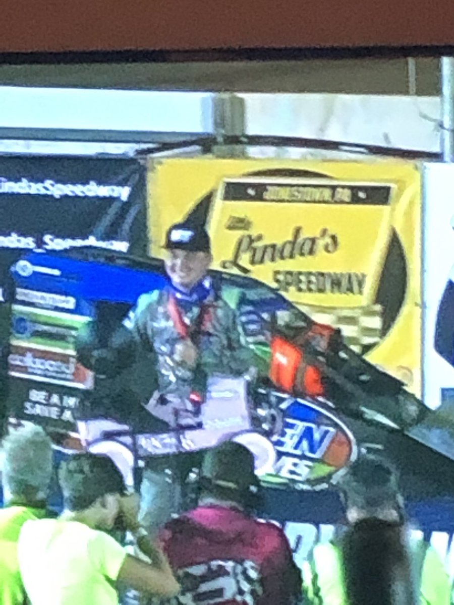 Indychick14's tweet image. YES!!!! Win #✌🏼for @Zeb_Wise39!!!🏁☝🏼What a finish!!💪🏼
@Driven2Save @SundollarR #39BC #PAMidgetWeek