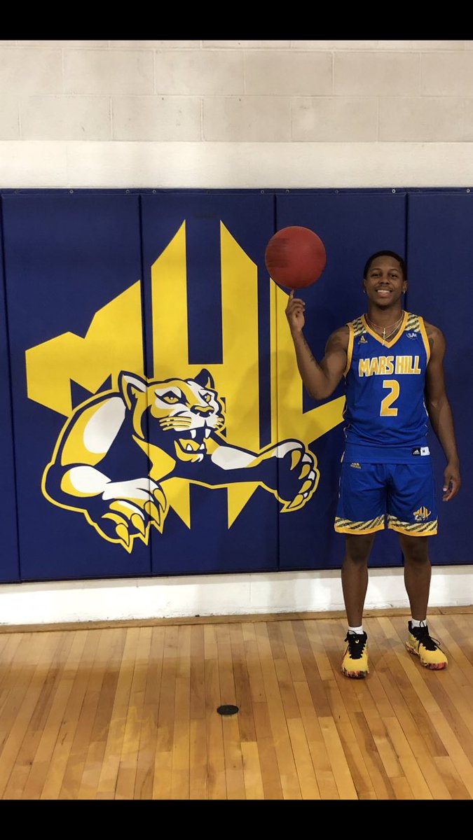 regwalt_'s tweet photo. 1000% COMMITTED 💛💙 https://t.co/MafH7fu2T8