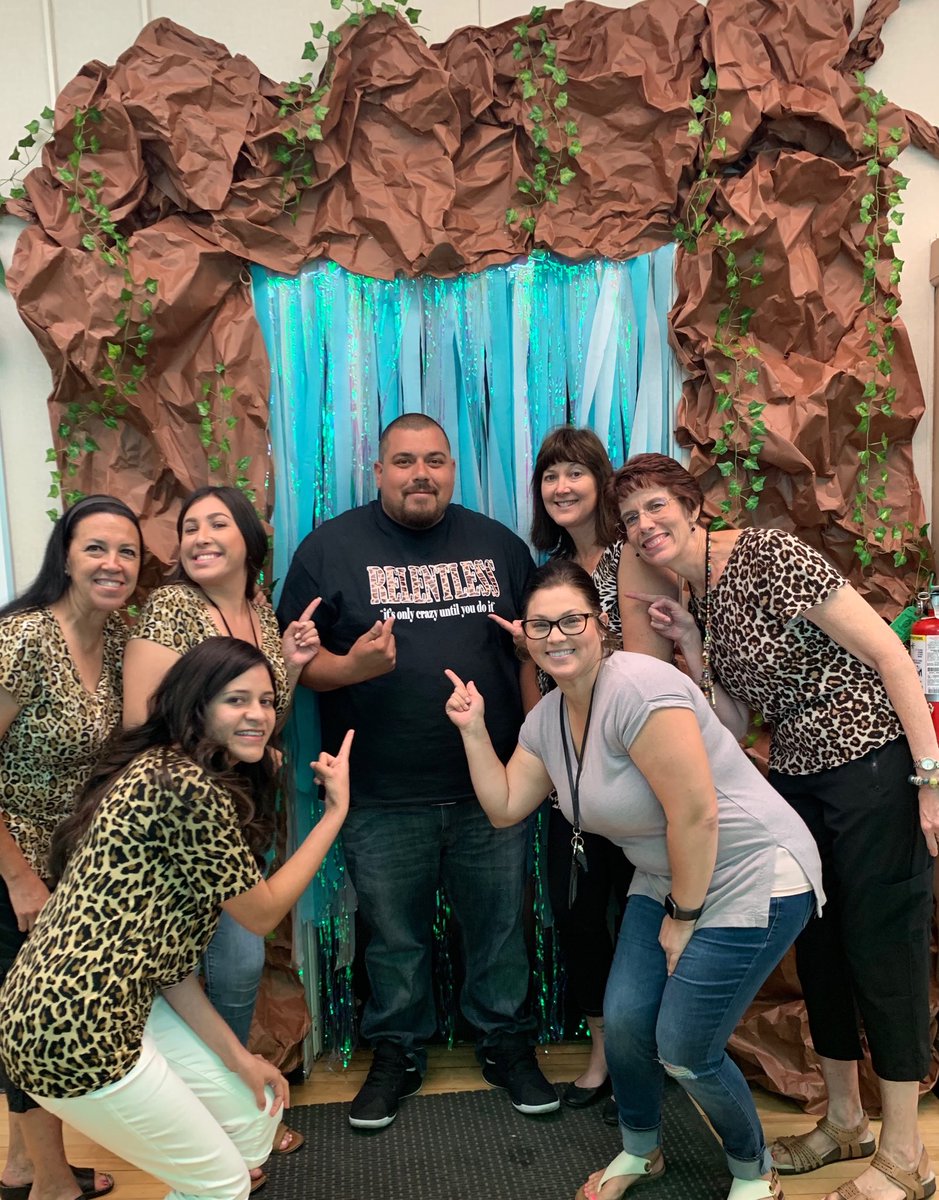 Tweets4Liz's tweet photo. Team #olivepride entered the jungle today! They experienced a #productivestruggle but  persevered to escape the jungle! This is a true characteristic of their #Relentless passion that makes #olivepride an amazing place to learn. ⁦@PortervilleUSD⁩ https://t.co/Yee6b3tiyU