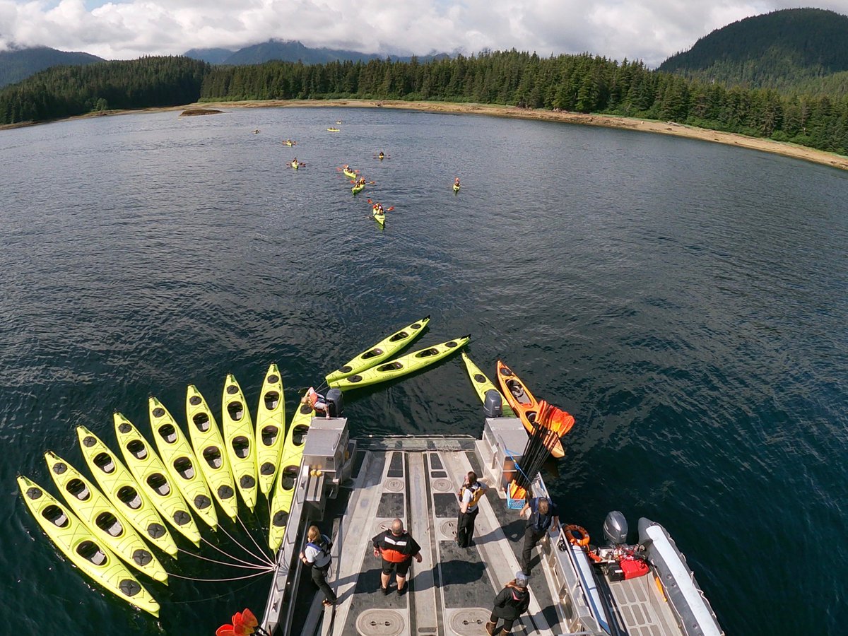 KidTripster's tweet photo. This is what the lunch rush looks like on an @UnCruise . After a morning of kayaking in #Alaska , it’s time to head back to the #SSLegacy for a hot meal. @TravelAlaska #FamilyVacationsMatter https://t.co/YrsF9iX8hB