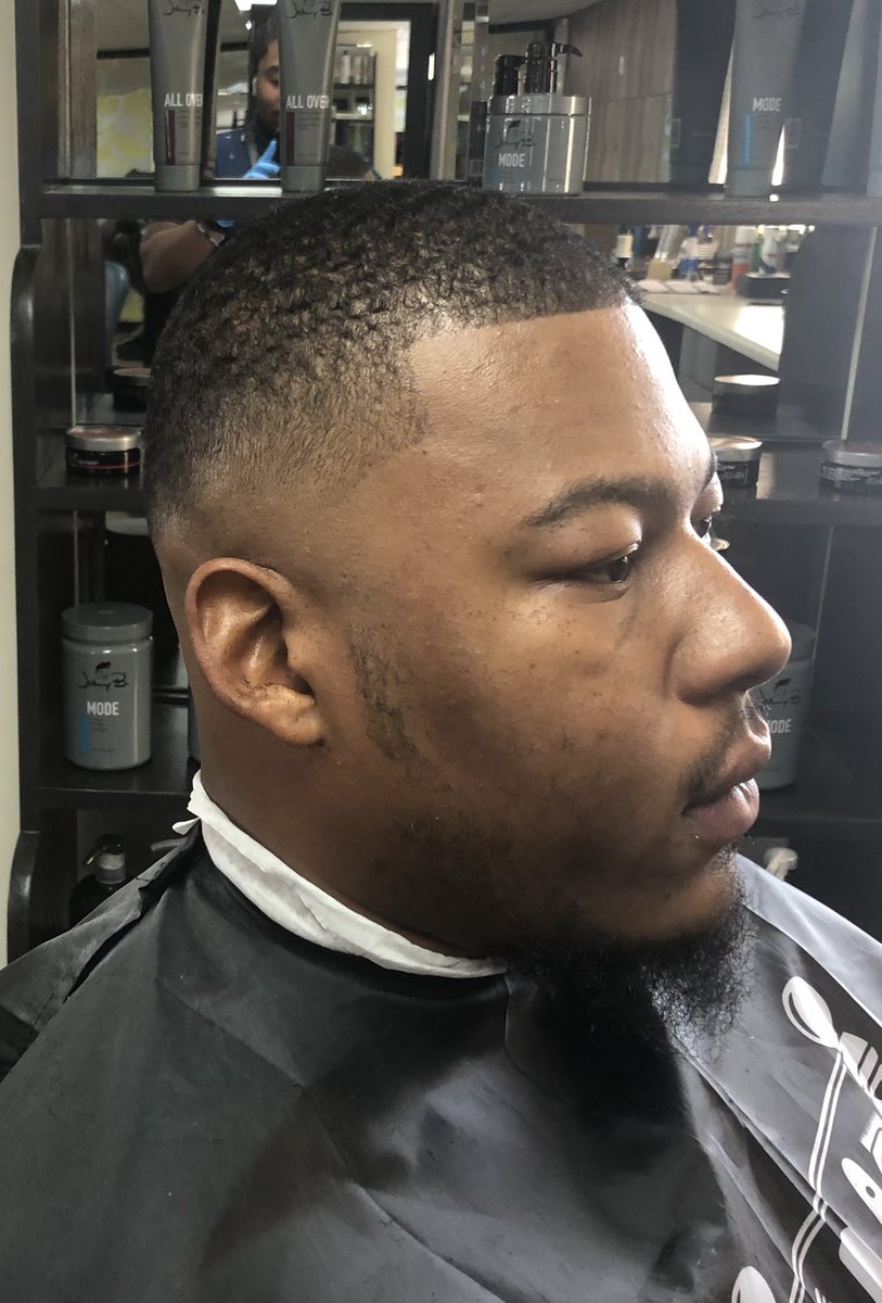 CutsMtx's tweet photo. Don’t wait till the last min to get fresh for the weekend #comegetYourCut #barbershopfresh💈 https://t.co/dPMegCu02J