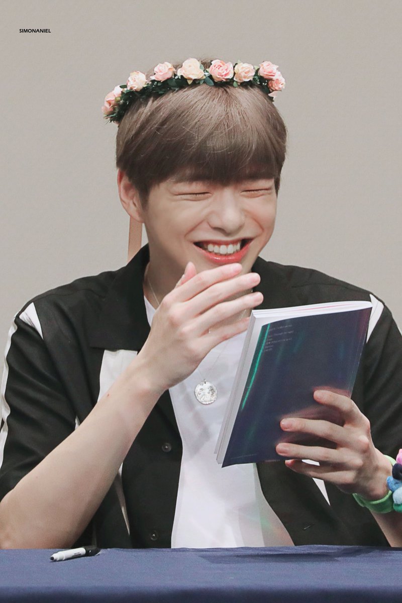 simonaniel1210's tweet photo. 190801 대구팬싸
마카롱맛집 ♡

#강다니엘 #kangdaniel #姜丹尼尔⁩ ⁦#カンダニエル⁩ ⁦#คังแดเนียล⁩ ⁦#КанДаниэль⁩ https://t.co/3jF5Ic4NGt