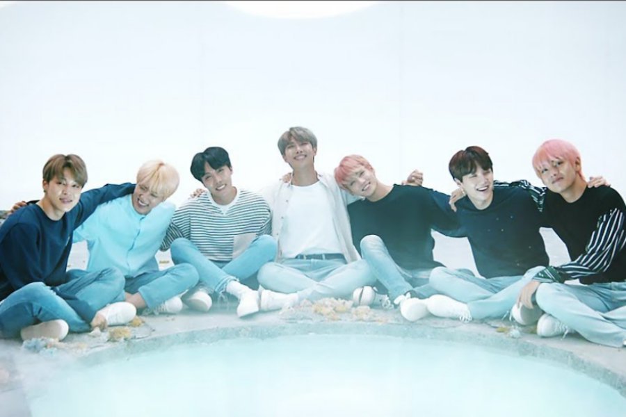 KTHismyEternal's tweet photo. @btsvotingteam @BTS_twt ARMY never surrender and we will fight together...

"I LOVE YOU MORE THAN YESTERDAY BUT LESS THAN TOMORROW" -Kim Taehyung 

#MPN #BTS #ARMY #BoywithluvOutnow @BTS_twt https://t.co/IU9IpkIoSU