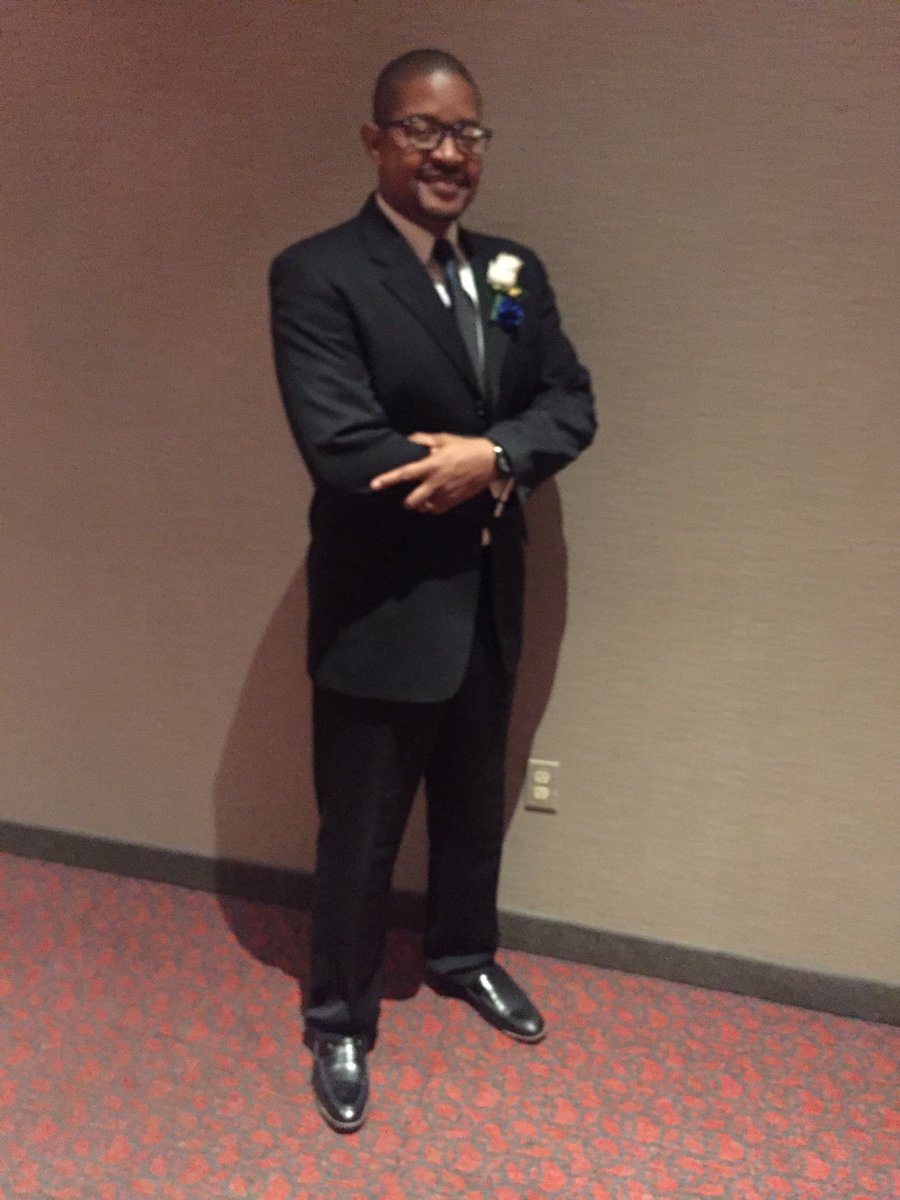 ronobrsa's tweet photo. Congratulations to @AT&amp;T Michigan President @DavidcLewisSr for being selected as one of the 2019 Michigan Chronicle’s “Men of Excellence” awardees!

#ATTImpact
#ATTBelieveDetroit
#MOE2019 https://t.co/6uhFU6HKVp