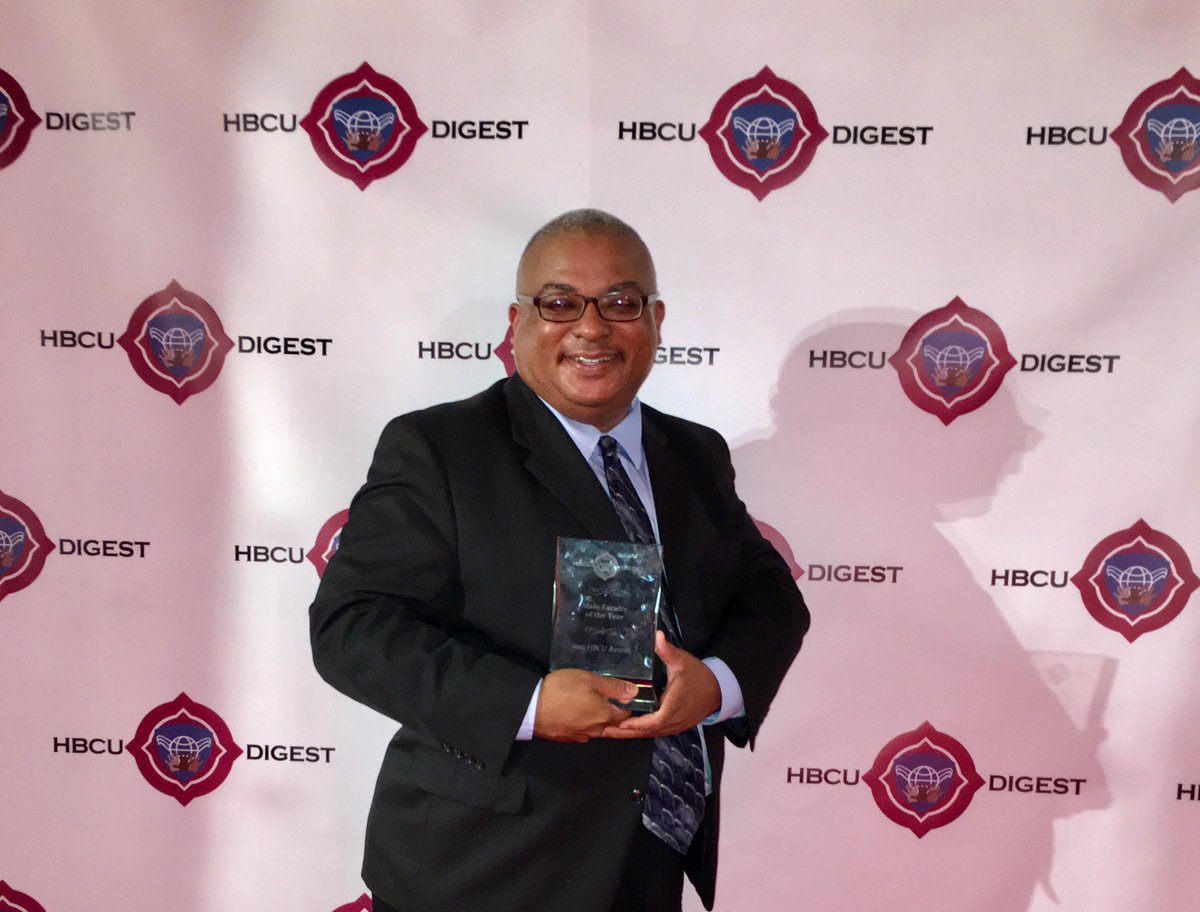 DrRobertCollins's tweet photo. I am happy to announce that I won the Male Faculty Member of the Year Award at the 2019 #HBCUawards sponsored by @HBCUDigest, held this evening in beautiful downtown Baltimore, Maryland. #MYDU #Winning https://t.co/Ko5bmKbQk9
