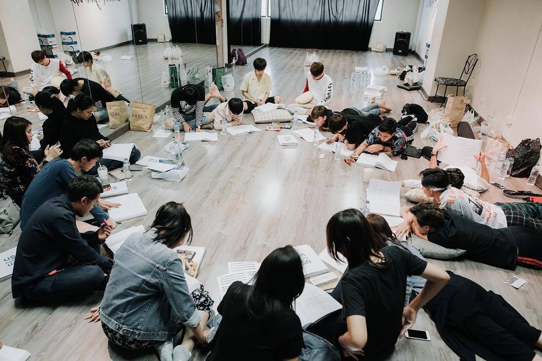 chancy45023458's tweet photo. happy anniversary.
miss you all.
In the parallel world,I hope they are happy always.
I love ss1. thank you.@aloneww
#1stAnniversaryLBC https://t.co/tI2WOFIgsU