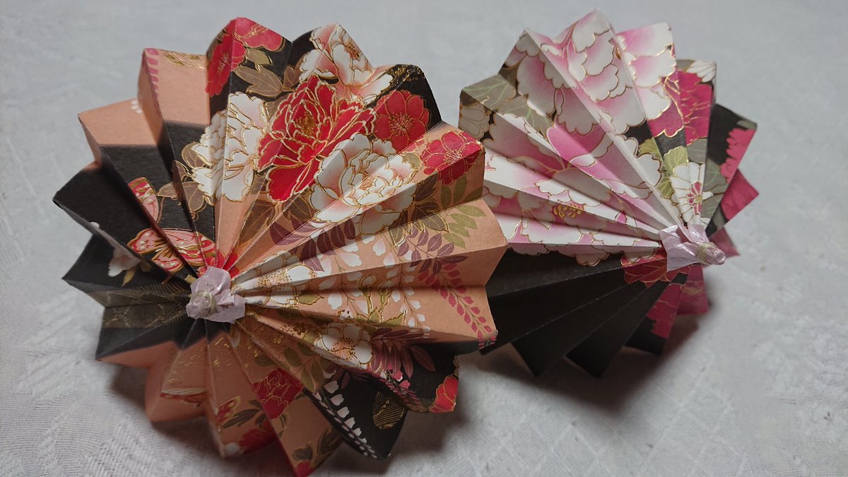 Michiko Twitter પર 2月に京都行った時ホテルの部屋に和紙で作った番傘が飾られてて いいなぁ思ってたんだけど 最近ふと思い出して Youtubeで作り方見ながら作ってみた 初めてにしては上出来かな ちなみに開閉もできます 材料は全部100均 笑