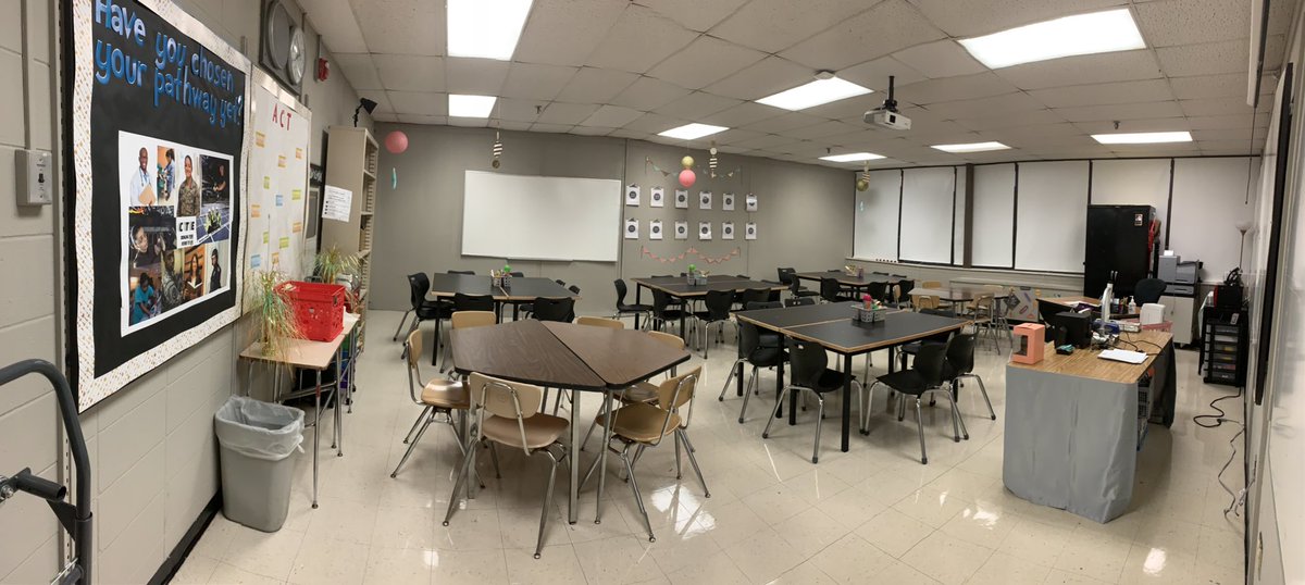 AmandaAdcock81's tweet photo. Well, it’s time to fly!  Freshman Seminar is experiencing the #bestyearever! @WhitesCreekHS @jamesba15310814 #flight2020 #wchs #thecreekisrising https://t.co/8V5m7Pk4nP