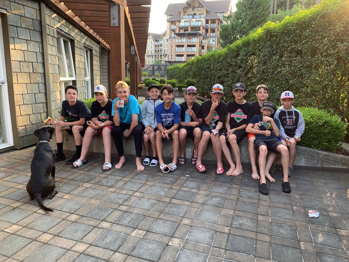 2019Nsba's tweet photo. Some Down time and post game meal after a hard fought battle on the Diamond...courtesy of the Barbers https://t.co/MsyOwQVQLY