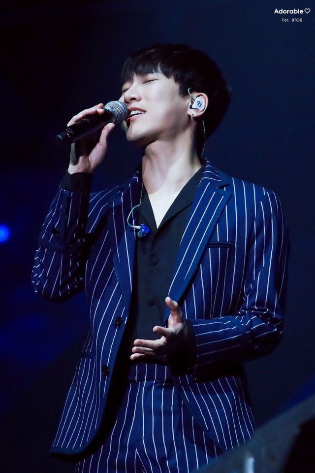 _handsome_idols's tweet photo. 비투비 서은광
웃는게 매력적이고 음색으로 팬들 홀리게 하는 서은광...웃을때는 매력적, 웃지 않고 진지할때는 잘생긴 프로아이도루... https://t.co/OuY9y4FKH9