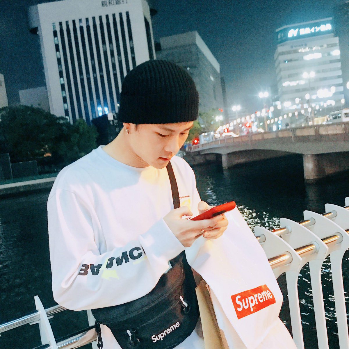 tea_rs_drop's tweet photo. #MONSTAXで妄想 
🐢｢何見とん？｣
🐝｢彼女とのカトク｣
《友達と遊ぶの〜？
《楽しんできてね〜笑
🐝｢だって、、可愛すぎじゃない？？｣
🐢｢ぉーん、かわいいと思うよ｣ https://t.co/cJGjBnmVkf