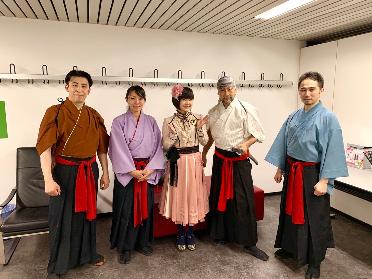 kamuitetsuro's tweet photo. 初日本番は満員御礼、熱いスタンディングオベーションで無事に終了致しました‼️
本当に盛り上がりつつもじっくりと見てくれる観客の皆さんと、しっかり繋がっている実感があります。
本日も頑張ります❗

#kamui 
#samurai 
#mikakobayashi 
#Animajic 
#AttackOnTitan 
#killbill 
#殺陣 https://t.co/Oi6jV7hNRS