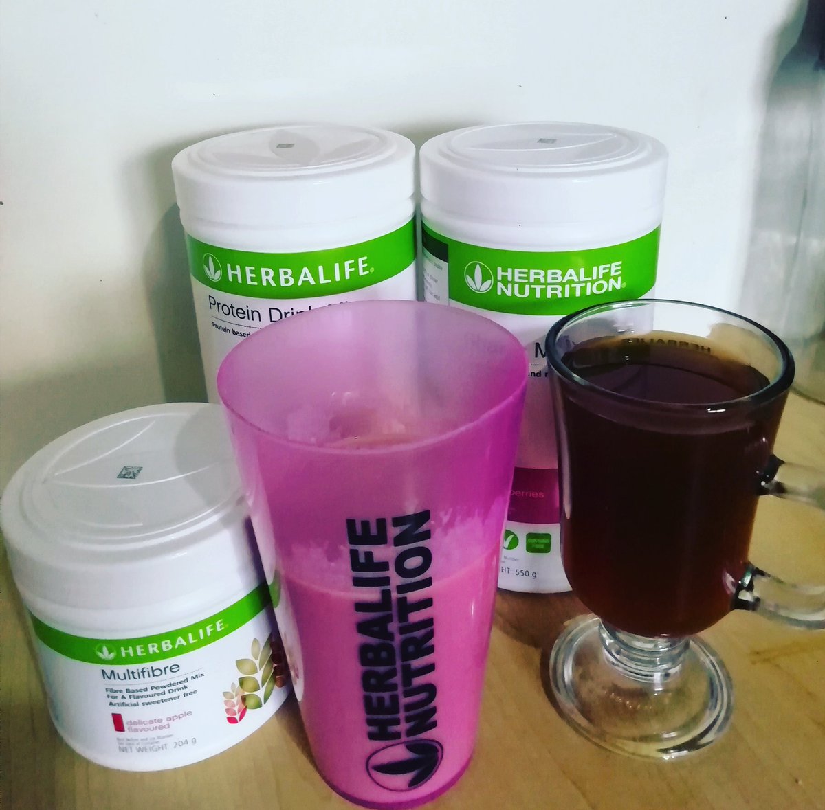 VeeDzingwe's tweet image. Breakfast fest😋 loving my #SummerBerries🍹#Tea ☕#Multifibre #ProteinMix💪🏾