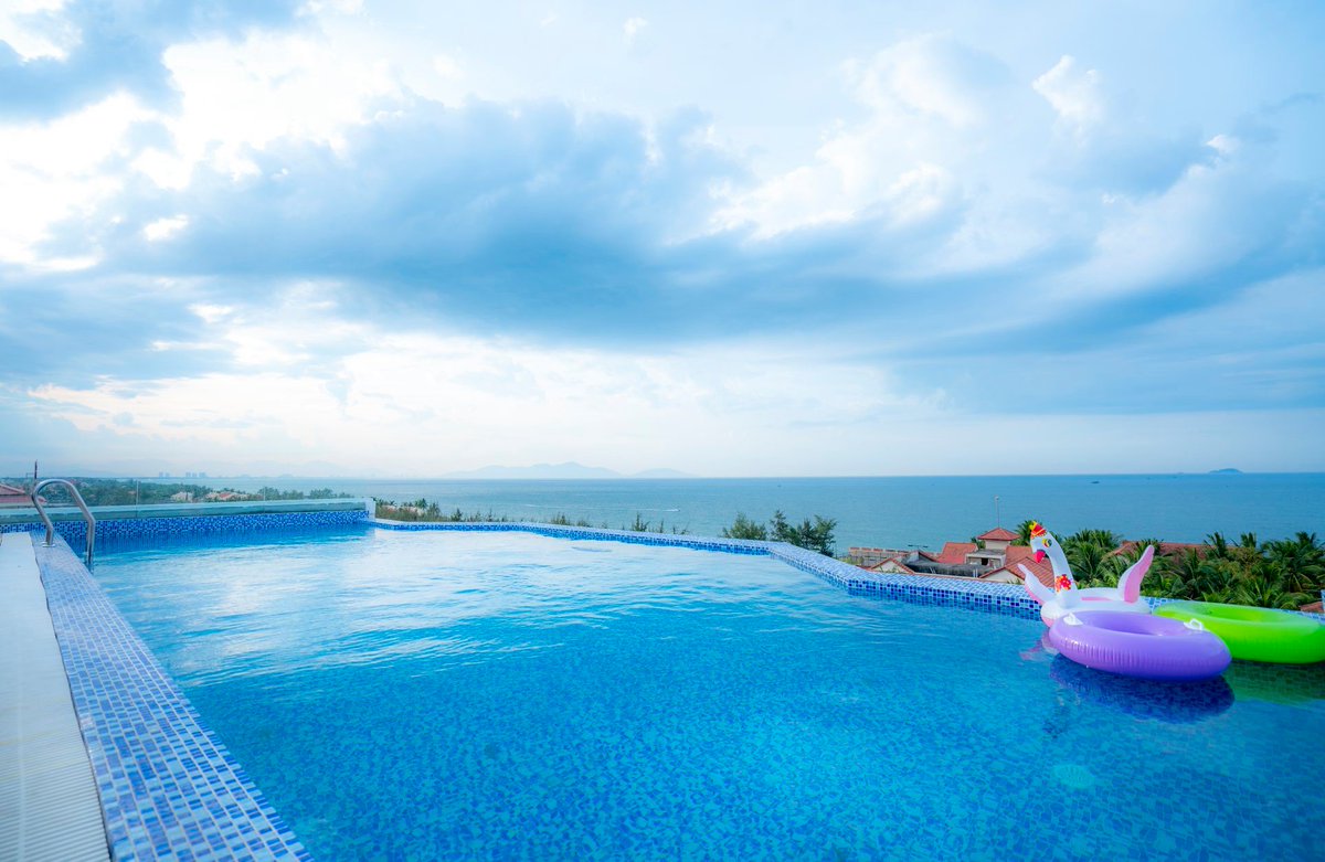 RestaurantMoka's tweet photo. Unwind in the fresh clear water with clouds above the sky, with islands in the distance quietly standing by. Fivitel Hoi An’s infinity pool is sure to keep you cool and let you ease your soul. 🤽💆🌴
Don’t forget to do something fun this weekend! <3
https://t.co/Y4qungjEFY https://t.co/t9Mjcj84JQ