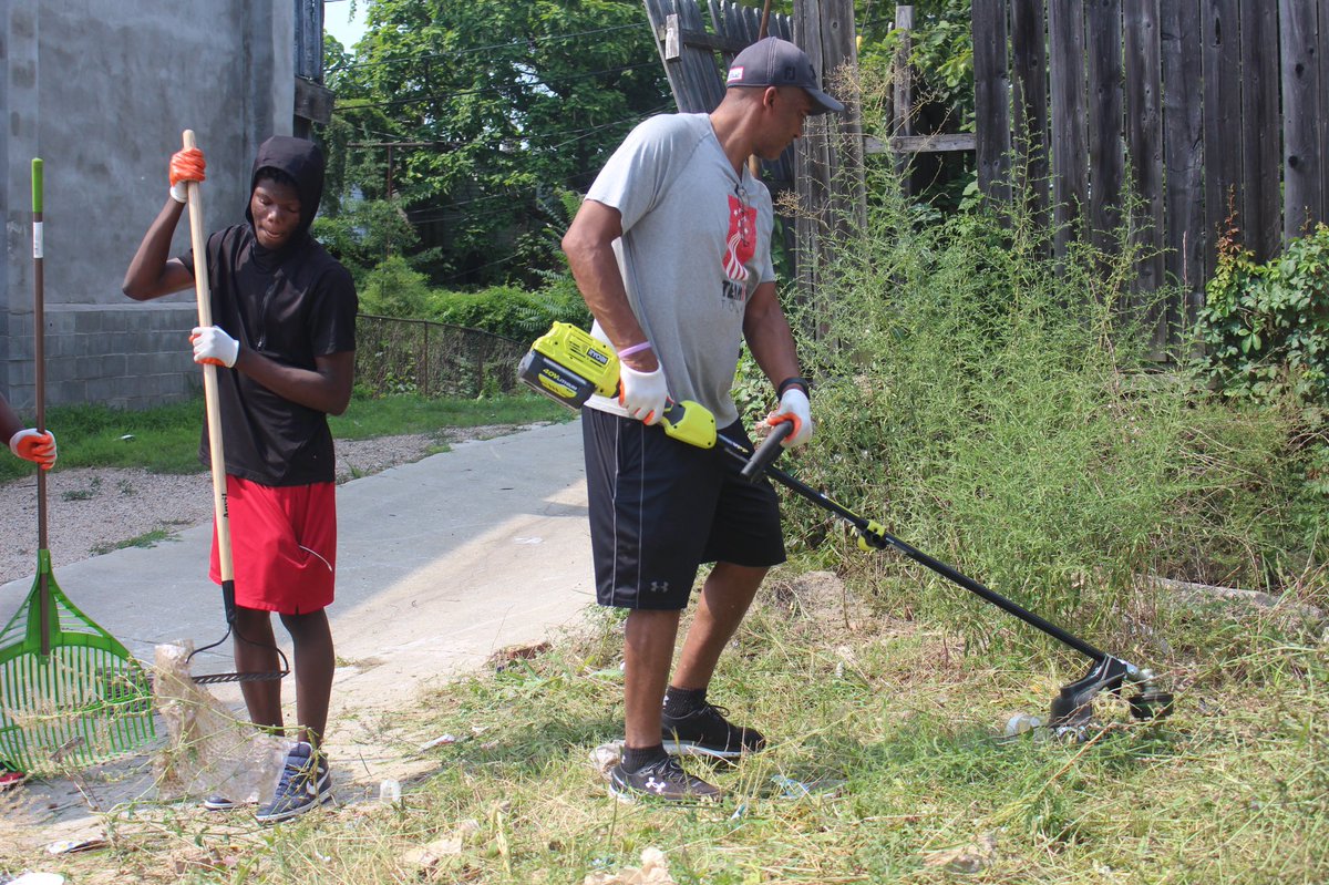 letsthrivebmore's tweet photo. Thank yon so much @HomeDepotFound for funding our amazing #BmoreSafe Project a youth lead collaborative effort w/adults to make Baltimore City #Safe #Clean and #Green because of you we have made a longer impact on 2 underserved communities #3 August 10th #NoOneLeftUnhelped https://t.co/cY0B8at0KU