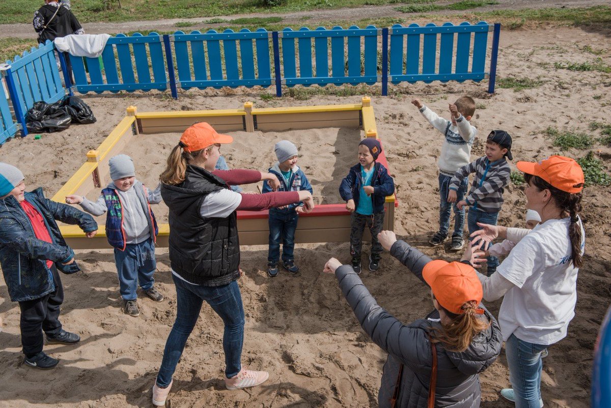 ВЫХОДИ ГУЛЯТЬ!
Вчера в пгт. Смышляевка сотрудники МБУК ЦКД Юбилейный совместно с МБУ по развитию физкультуры и спорта провели игровую программу для детей "Выходи гулять" 🎡