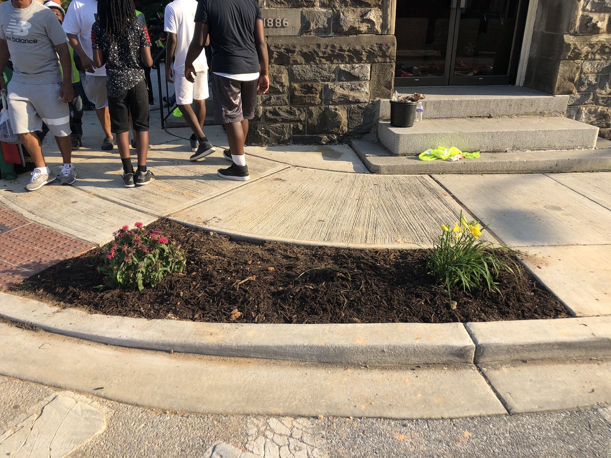 letsthrivebmore's tweet photo. Thank yon so much @HomeDepotFound for funding our amazing #BmoreSafe Project because of you all of this amazing work was done and I have to say your store mangers really care about the communities to #NoOneLeftUnhelped #BmoreSafeProject #TeamDepot https://t.co/8k8H1oiF7q